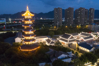白象塔夜灯璀璨