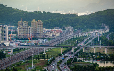 高铁新城的纵横交通线路