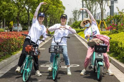 组照之六 2022年5月22日，温州浙江大学和同济大学的近百名校友在海经区联合举行骑行活动。