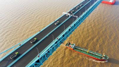 组照之四 2022年5月2日，瓯江北口大桥主桥上下两层进行荷载测试。