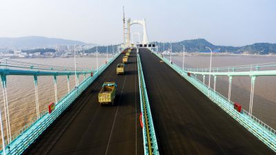组照之一 2022年5月2日，瓯江北口大桥主桥上下两层进行荷载测试。