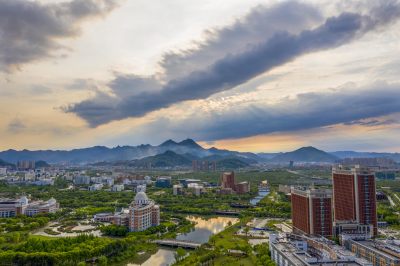冰雹暴雨之后的医科大