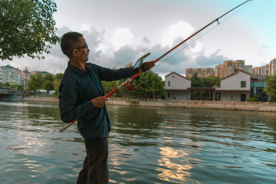 新科技支撑下的塘河钓鱼活动