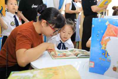 首家幼儿书屋开放