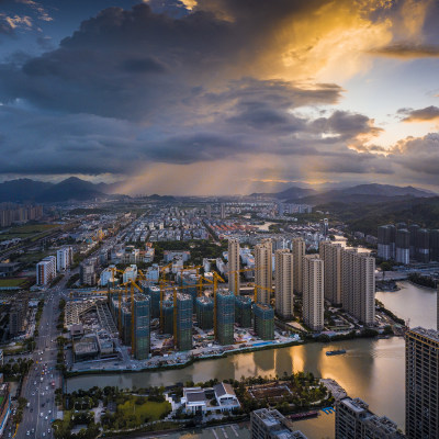 汇昌河畔美景多