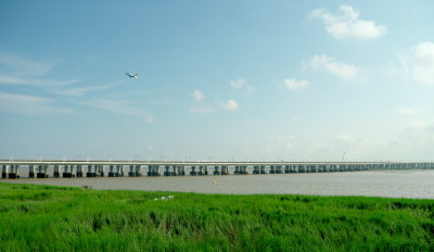 《潮起瓯江口·海上花园美》组照之五 ，南口大桥，S1亦布局于相邻路线，飞机划过，格局大美。