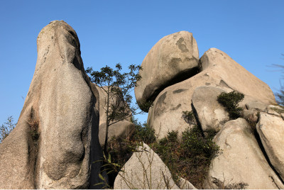 2011年拍摄于大罗山景区，清晨的大罗山在阳光的沐浴下，形态各异的岩石显得格外壮观。