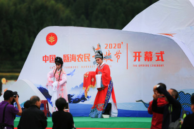 组照之三：开幕式舞台戏剧表演。