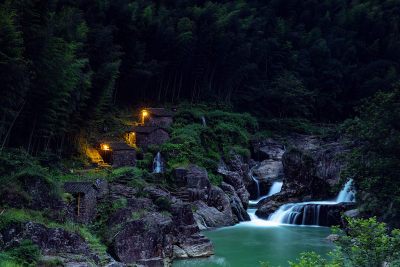  (泽雅四连碓) 拍摄地点：泽雅风景区，拍摄时间：2019年7月17日18点54分，古老的造纸术作坊