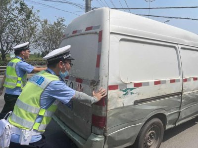 帮助车主推车
