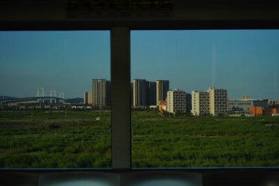 坐轻轨观新城