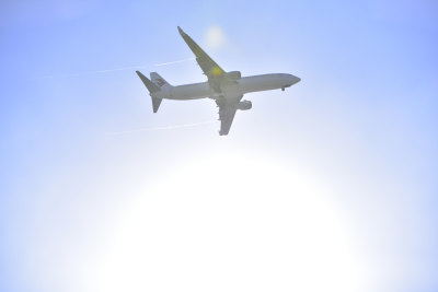 8日19日上午拍摄于灵昆镇，抬头便能看到飞机从天上划过，亦如日本动漫宫崎骏《天空之城》般梦幻~