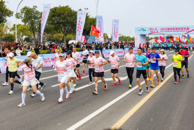 《樱花欢乐跑马拉松比赛掠影》组照3