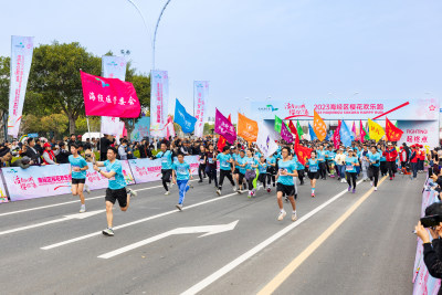 《樱花欢乐跑马拉松比赛掠影》组照4